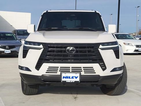 Used 2024 Lexus GX 550 w/ Accessory Package (2T) image 2