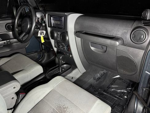 Used 2007 Jeep Wrangler Unlimited Sahara AWD/4WD image 14
