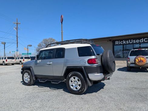 Used 2010 Toyota FJ Cruiser RWD image 9