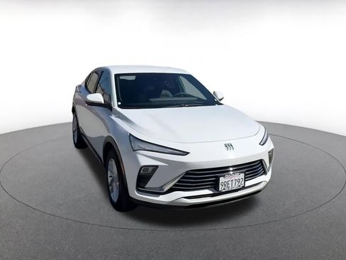 Used 2025 Buick Envista Preferred image 3