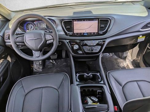 New 2026 Chrysler Pacifica Limited w/ S Appearance Package FWD image 9