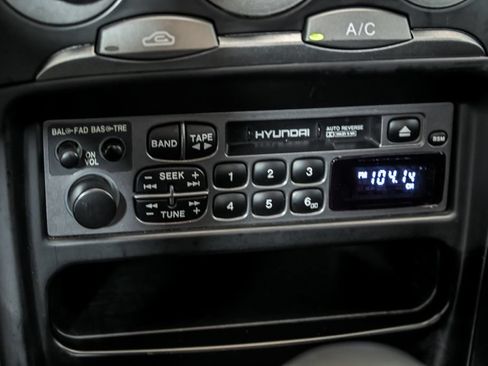 Used 2001 Hyundai Tiburon FWD image 19