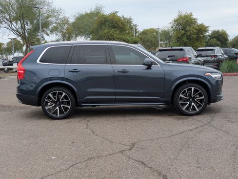 Used 2020 Volvo XC90 T6 Momentum image 2
