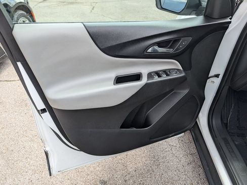 Used 2020 Chevrolet Equinox LS FWD image 11