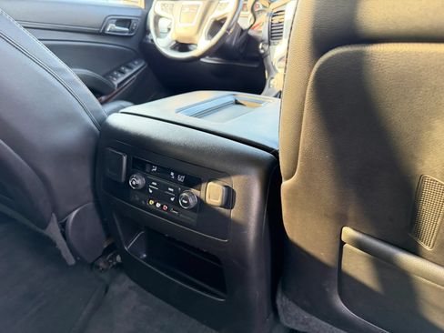 Used 2015 GMC Yukon SLT RWD image 60