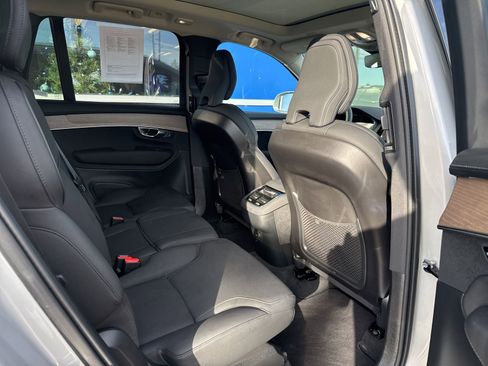 Used 2025 Volvo XC90 B6 Plus image 12