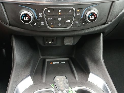 Certified 2023 Chevrolet Traverse LT FWD image 36