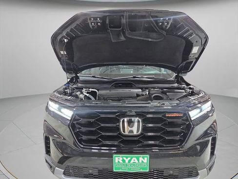 Certified 2023 Honda Pilot TrailSport image 37