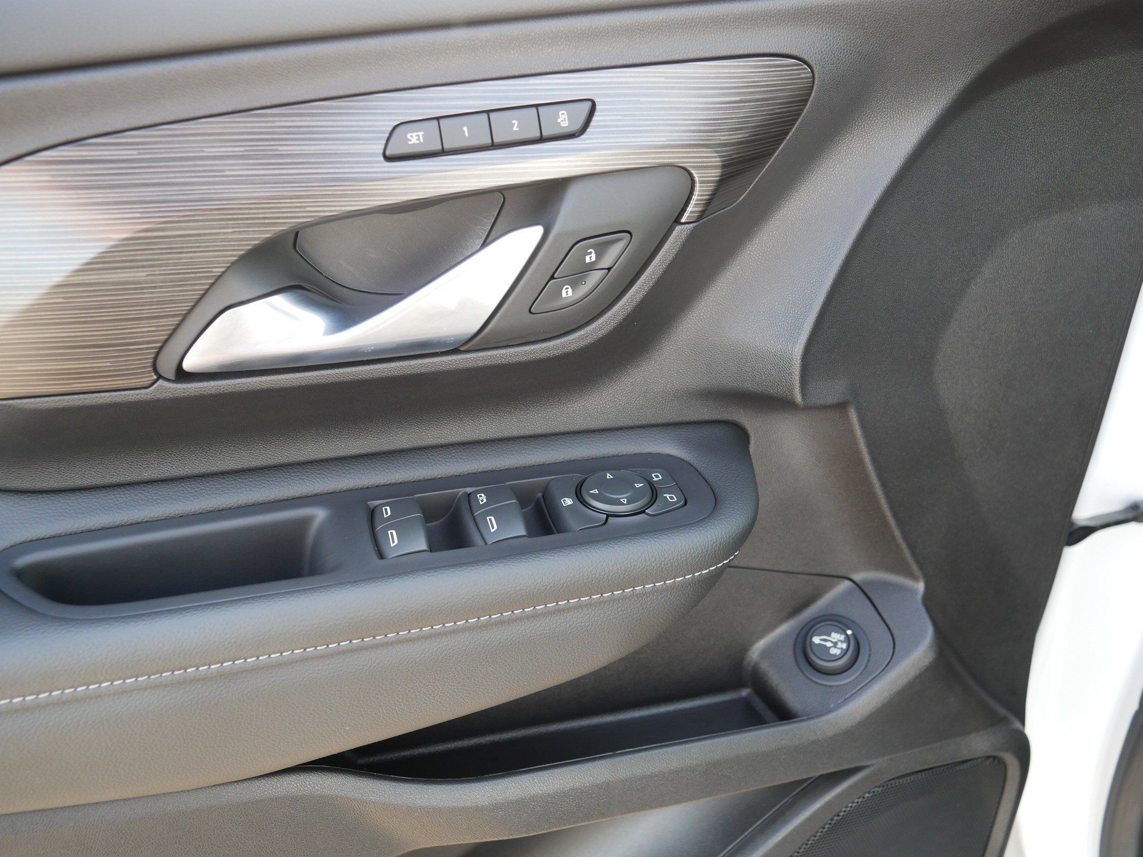Used 2024 GMC Terrain SLT w/ Infotainment Package II AWD/4WD image 19