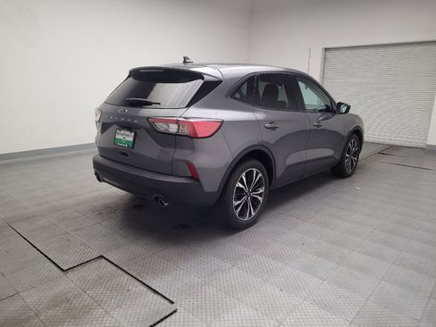 Used 2022 Ford Escape SE w/ SE Sport Appearance Package image 9