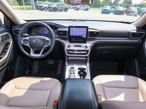 Used 2023 Ford Explorer XLT w/ Equipment Group 202A AWD/4WD image 17