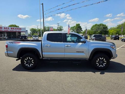 Used 2023 Toyota Tacoma TRD Off-Road AWD/4WD image 8