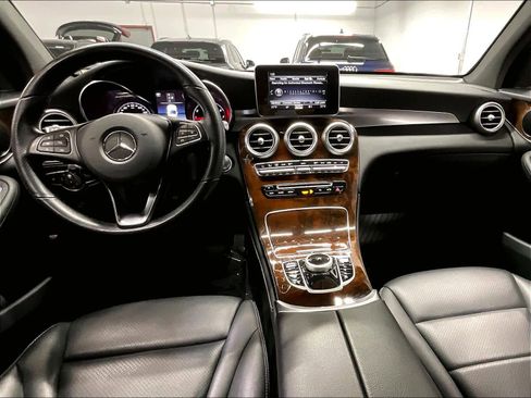 Used 2019 Mercedes-Benz GLC 300 4MATIC image 16