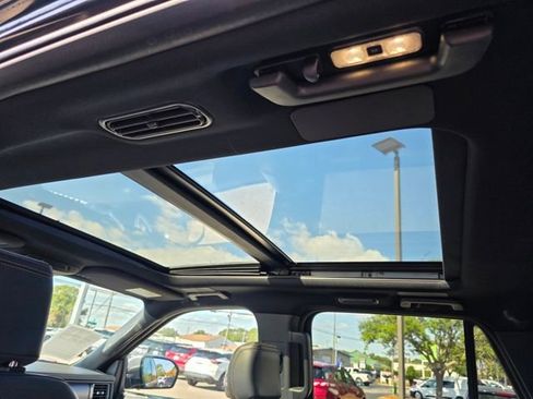 Used 2022 Ford Expedition Platinum image 19