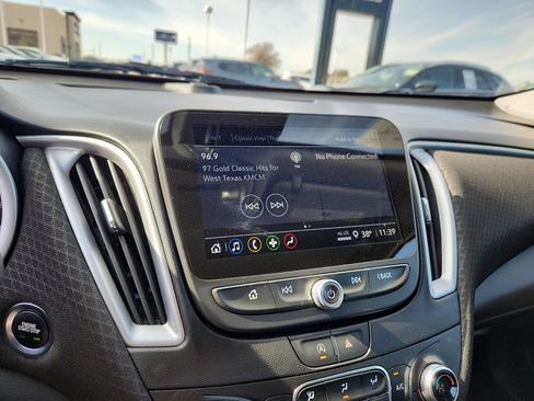 Used 2024 Chevrolet Malibu LT image 19