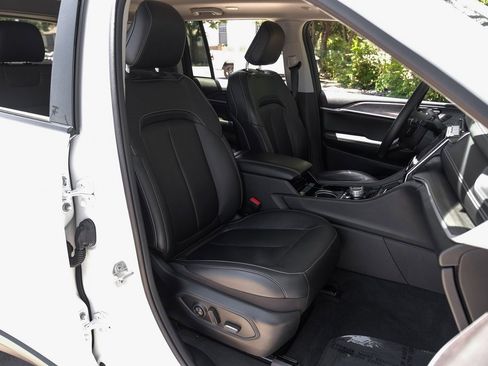 Used 2022 Jeep Grand Cherokee Limited image 46