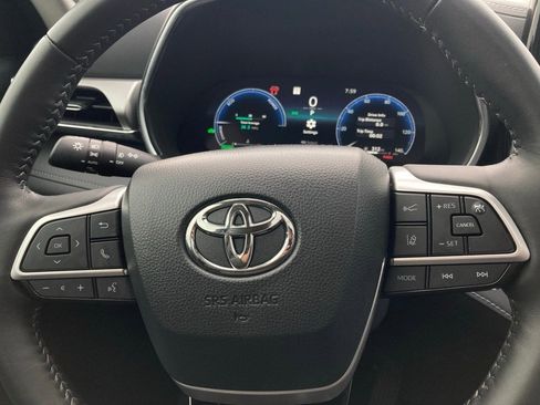 Used 2025 Toyota Highlander Platinum image 20