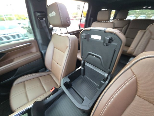Used 2026 Chevrolet Suburban High Country AWD/4WD image 31