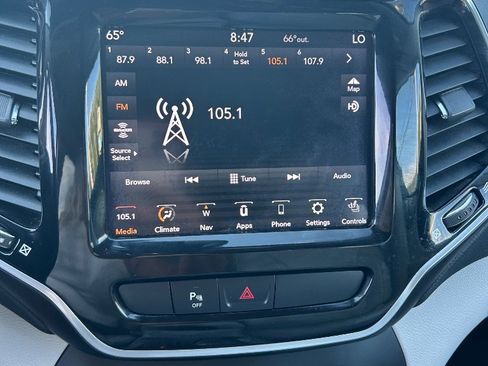Used 2020 Jeep Cherokee Limited AWD/4WD image 13
