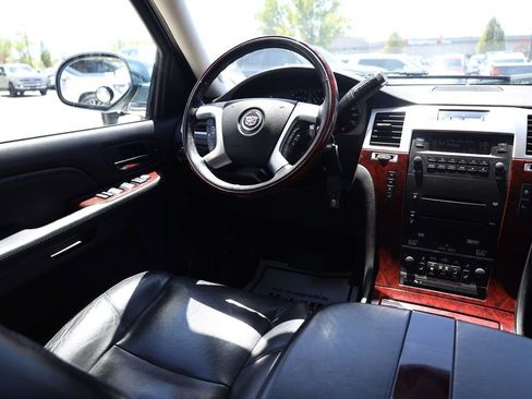 Used 2008 Cadillac Escalade AWD image 21