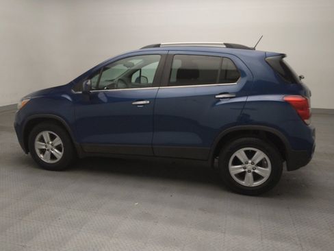 Used 2020 Chevrolet Trax LT w/ LT Convenience Package FWD image 3