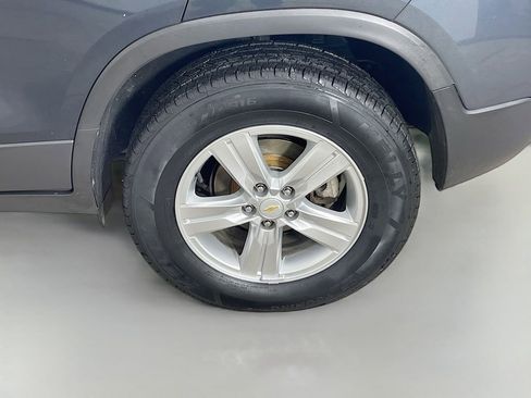 Used 2021 Chevrolet Trax LS w/ Tint and Cruise Package image 30