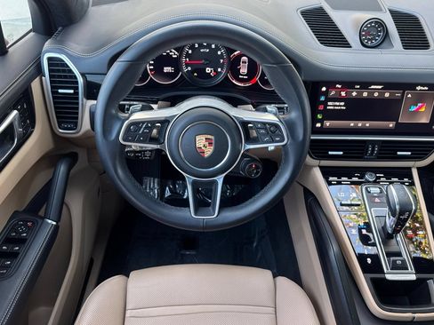 Used 2022 Porsche Cayenne GTS AWD/4WD image 14