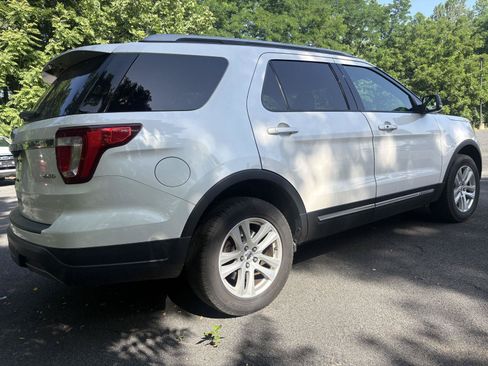 Used 2019 Ford Explorer XLT w/ Equipment Group 202A AWD/4WD image 3