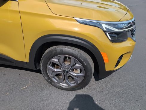 Used 2024 Kia Seltos S AWD/4WD image 3