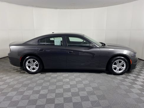 Used 2020 Dodge Charger SXT RWD image 5