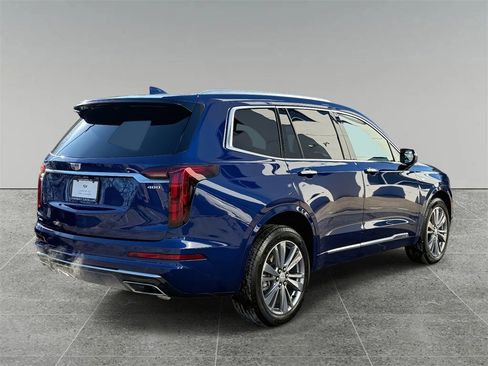 Used 2025 Cadillac XT6 Premium Luxury image 10