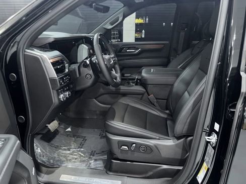 Used 2025 GMC Yukon Denali w/ Denali Reserve Package image 11