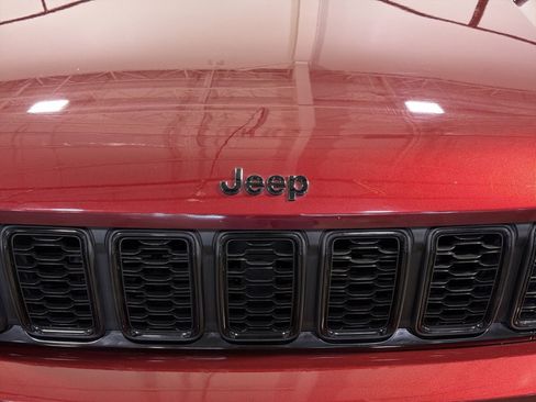 Used 2023 Jeep Grand Cherokee L Laredo AWD/4WD image 12