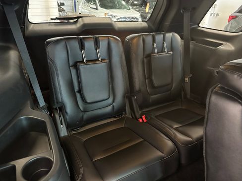 Used 2017 Ford Explorer XLT w/ Equipment Group 202A image 15