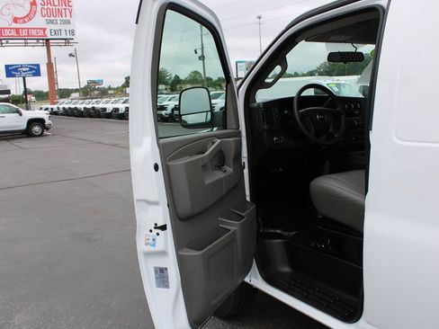 Used 2025 GMC Savana 2500 Extended w/ Driver Convenience Package RWD image 23