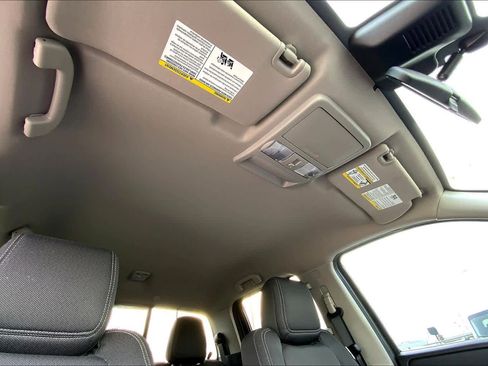 Used 2024 Nissan Frontier SV w/ SV Convenience Package RWD image 14