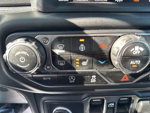 Used 2022 Jeep Wrangler Unlimited Sahara AWD/4WD image 12