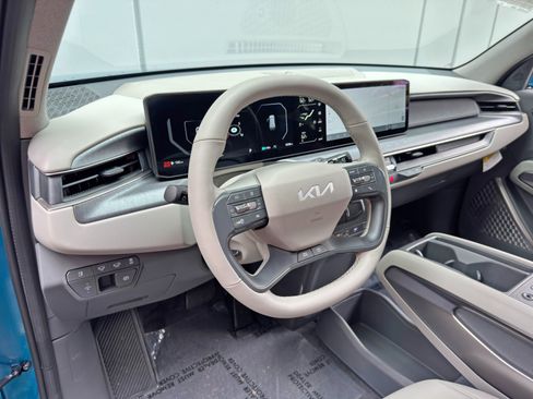 Used 2025 Kia EV9 Wind AWD/4WD image 13