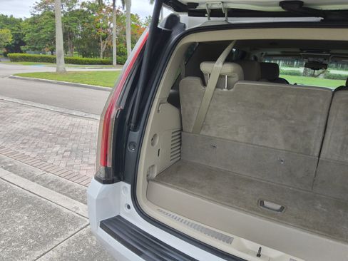Used 2016 Cadillac Escalade Luxury RWD image 49