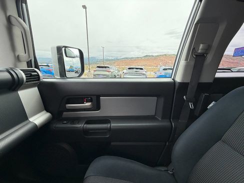 Used 2007 Toyota FJ Cruiser 4WD image 38