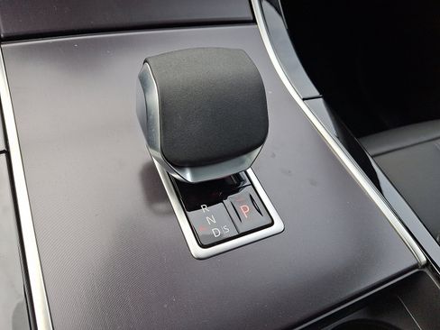 New 2026 Land Rover Range Rover Velar Dynamic SE image 11