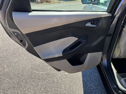 Used 2012 Ford Focus SEL image 40