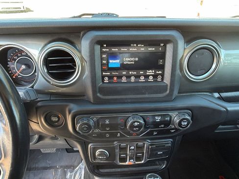 Used 2020 Jeep Wrangler Unlimited Sahara image 30