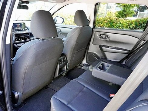 Used 2025 Nissan Rogue S FWD image 17