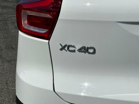 Used 2020 Volvo XC40 T4 Momentum FWD image 27