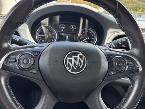 Used 2018 Buick Enclave Essence AWD/4WD image 31