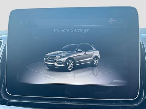 Used 2018 Mercedes-Benz GLE 350 4MATIC image 31