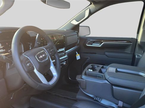New 2026 GMC Sierra 1500 SLE image 15