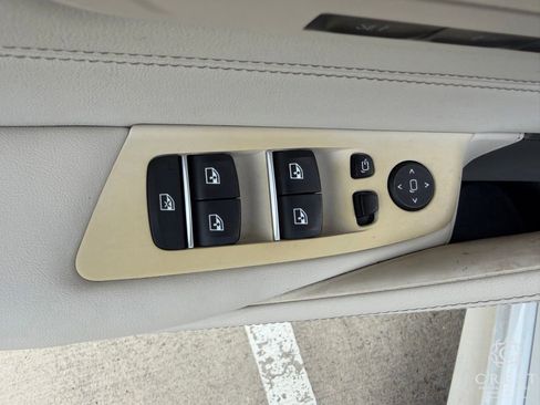 Used 2022 BMW M550i xDrive AWD/4WD image 11