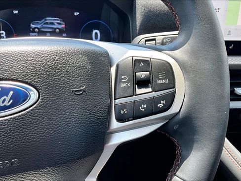 Used 2025 Ford Explorer Active AWD/4WD image 24